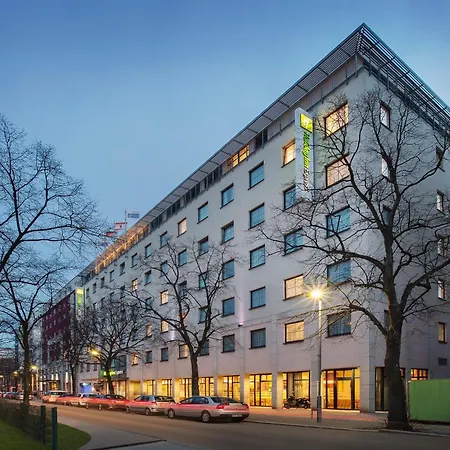 Holiday Inn Express Berlin City Centre By Ihg-3